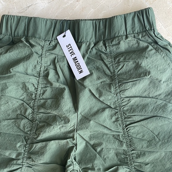 NWT STEVE MADDEN KENZIE OLIVE PANTS - Picture 9 of 12